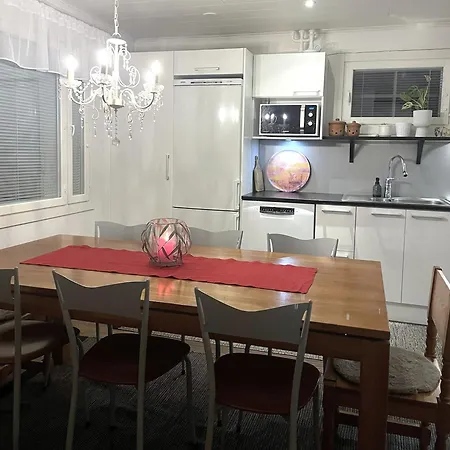Three-bedroom With Sauna And Hot Tub 로바니에미